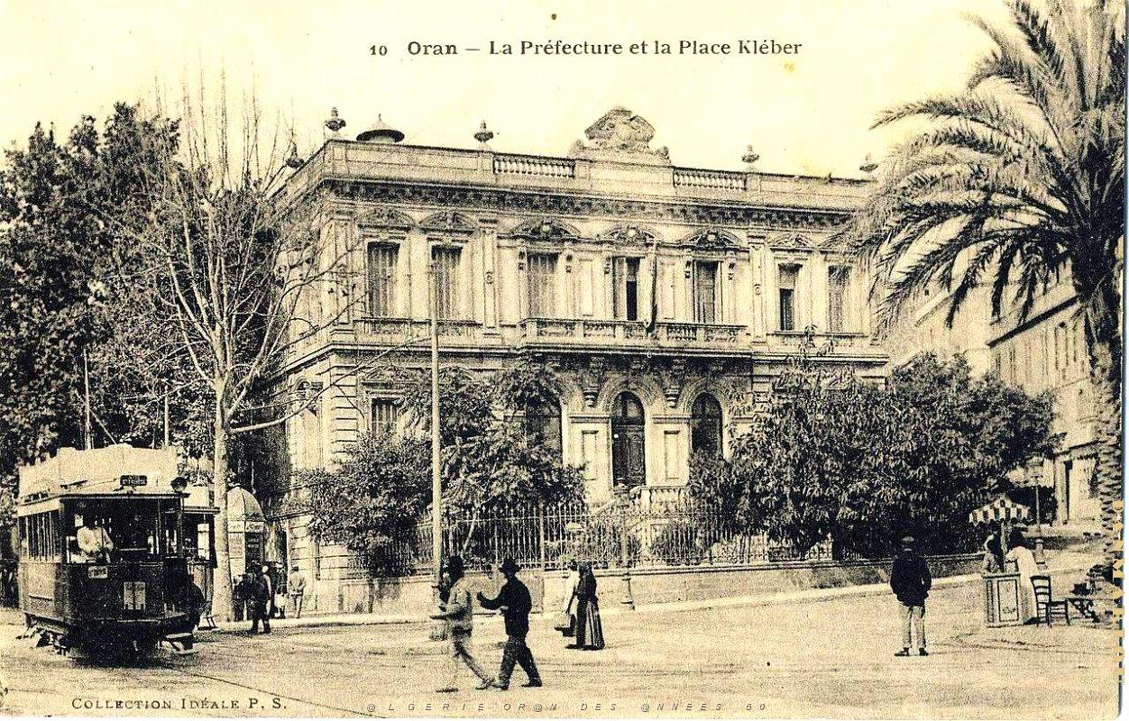 MH b- 044- Place Kleber et prefecture.JPG